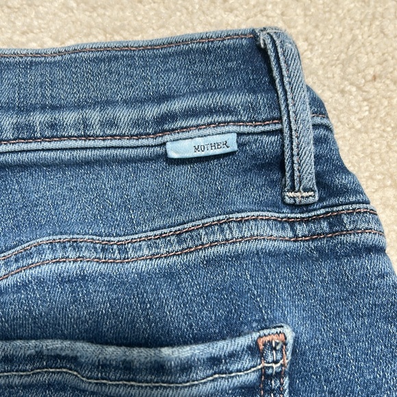 MOTHER Weekender Fray flare jeans - Picture 4 of 7